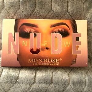 New Nude Large 18 Rich Color Eyeshadow Palette Professional Makeup